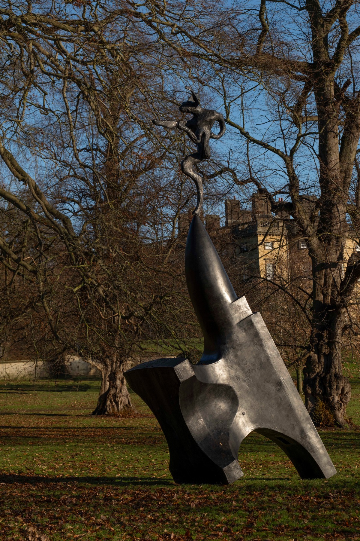 Barry Flanagan, Large Nijinski on Anvil Point, 2001, courtesy Waddington Custot and Estate of Barry Flanagan, photo: © Jonty Wilde, courtesy Yorkshire Sculpture Park