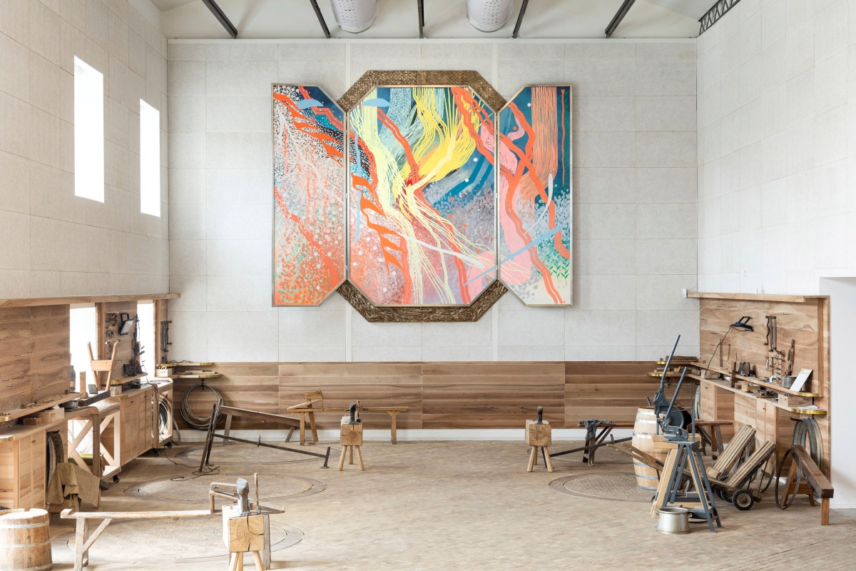 Jeremy Demester, L’ombre des heures, Le retable du temps, 2021, installation view: Atelier de Tonnellerie Hennessy, Cognac, 2022, photo: Gotz Göppert, © Jeremy Demester